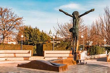 Risen Christ Statue