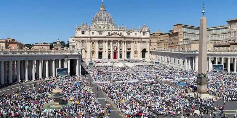 Pilgrims from across the world gather in St. Peter's Square for the Wednesday General Audience.