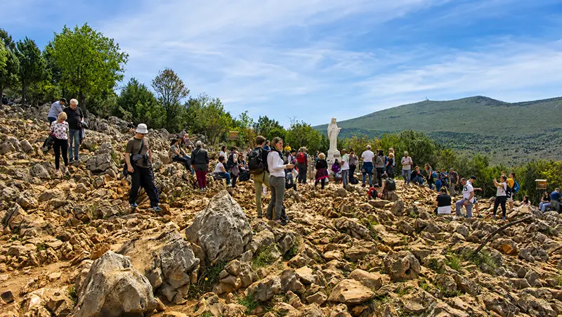 The stony ascent of Apparition Hill